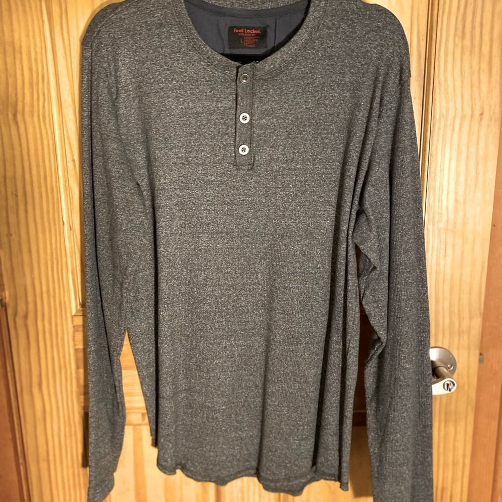 Men’s L gray Henley